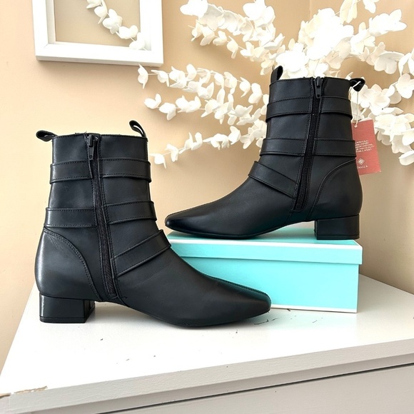 NWT CRUZA Black Leather Pearl Embellished Ankle Booties Made in Portugal Size7.5 - Picture 3 of 16